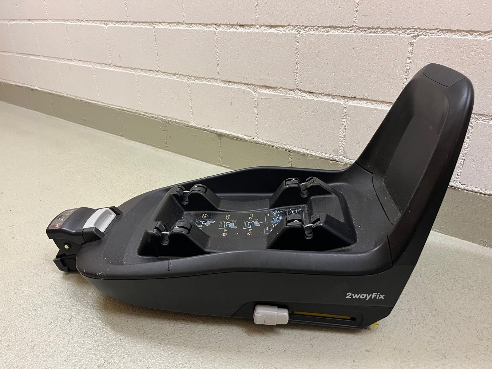 Maxi-Cosi Seggiolini per auto: Maxi Cosi mit Isofix Station – Usato da Willisau venduto da Geissbock12 8