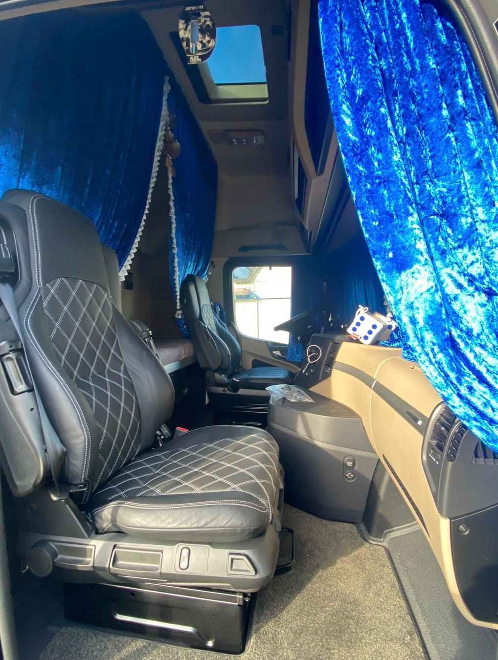 Toutes les décorations: Lkw Vorhang – D'occasion à Matzendorf par and_h96x 1