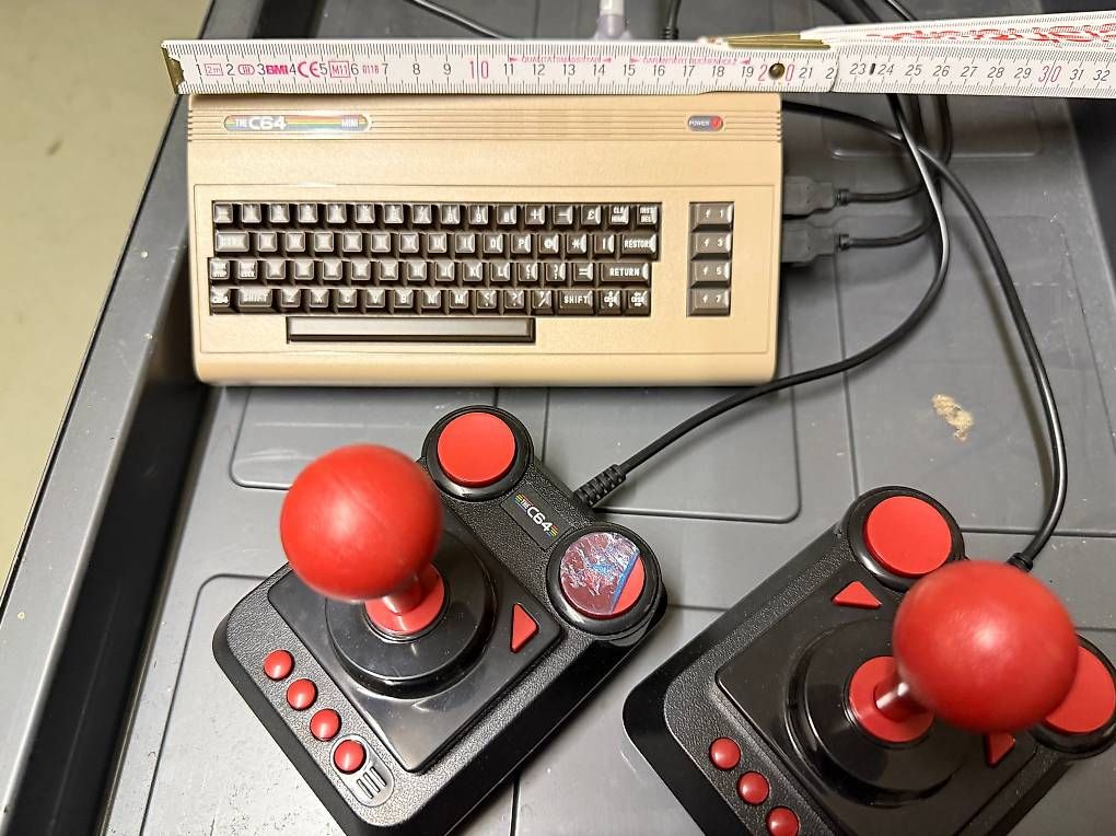 Commodore Console: Commodore C64 Vintage Spielkonsole – Usato da Bülach venduto da G39 2
