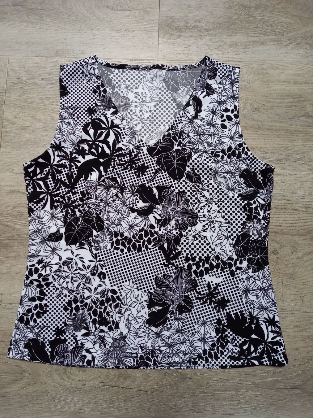 T-shirt: " Blumenshirt"  M/L – Usato da Bätterkinden venduto da Elefantenzoo