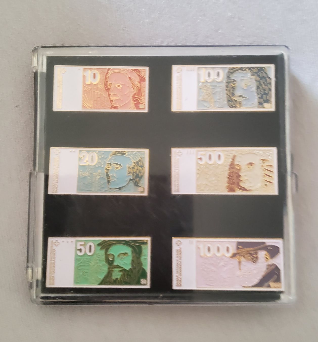 Spille & Fermagli: 6 PINS "SCHWEIZER BANKNOTEN" – Usato da Engelberg venduto da Rotti13 1