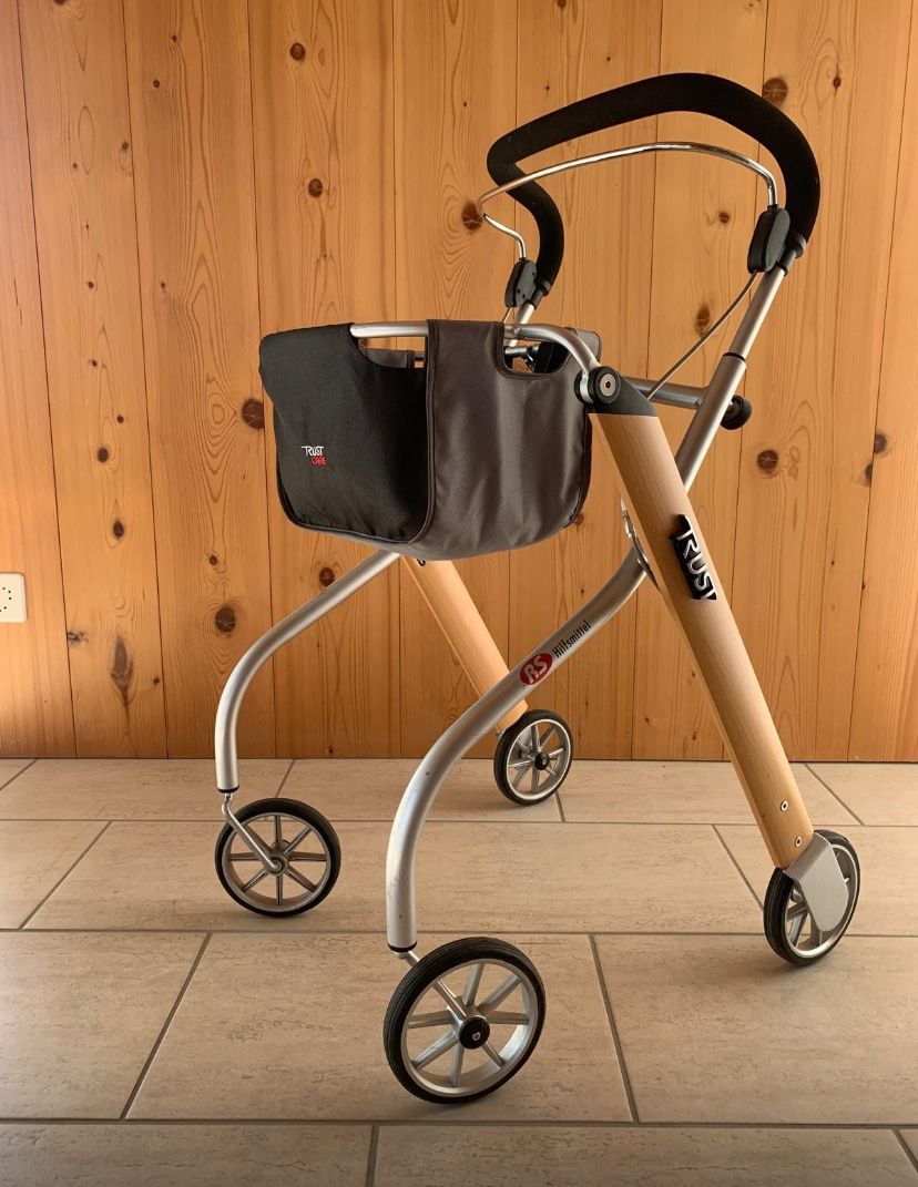 Ausili per la deambulazione: TRUST CARE Wohnraumrollator Let's Go Rollator Gehhilfe – Usato da Vinelz venduto da Ricardo-Jo