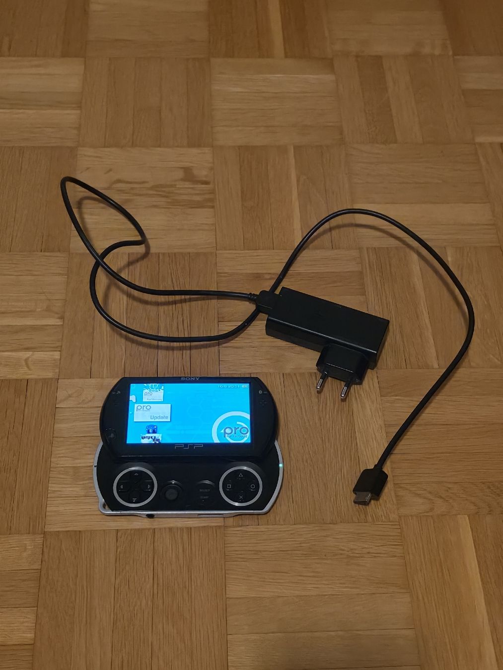 Sony Console: Sony PSP Go + Chargeur – Usato da Meyrin venduto da Flurrio 3