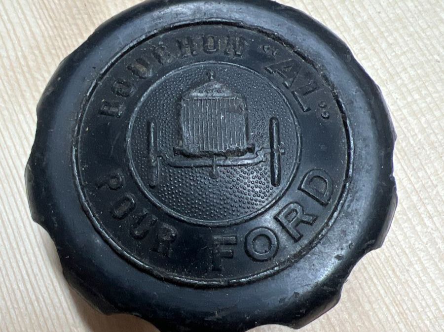 Ford Tutti pezzi di ricambio auto: LETZTE PREISREDUKTION             FORD Kühlerdeckel OLDTIMER – Usato da Reinach BL venduto da Dahoo