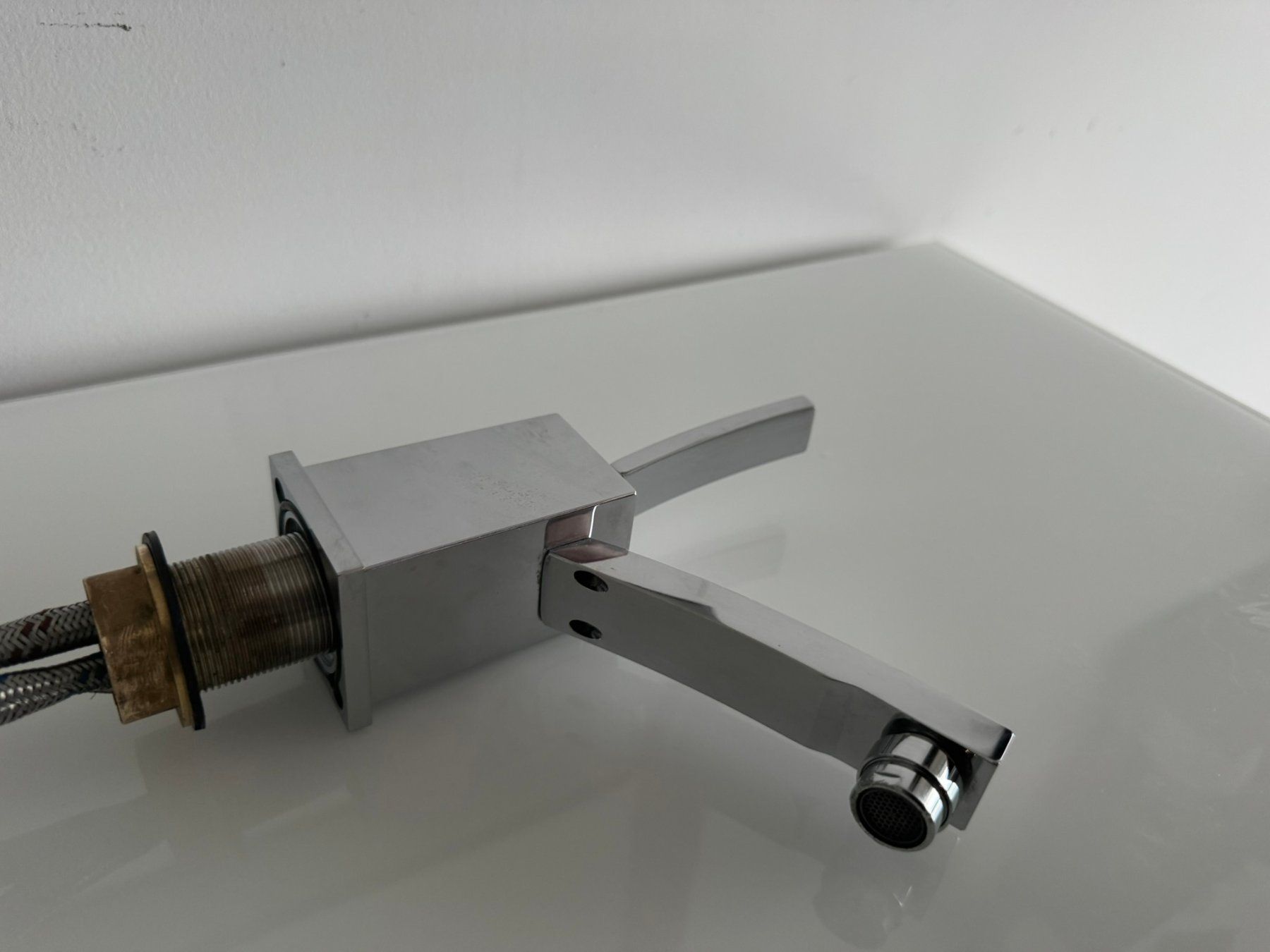 Armaturen: Moderne Waschtischarmatur, Chrom, Neuwertig – Gebraucht aus Uhwiesen von mic_kd6g 2