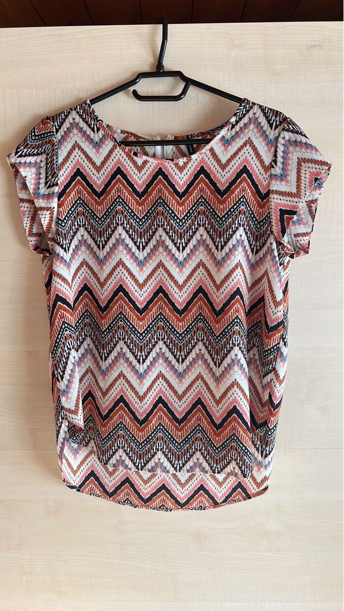 Only Blusen: Damen Bluse mit Zickzack-Muster Gr. 38 Only – Gebraucht aus Winterthur von gadha