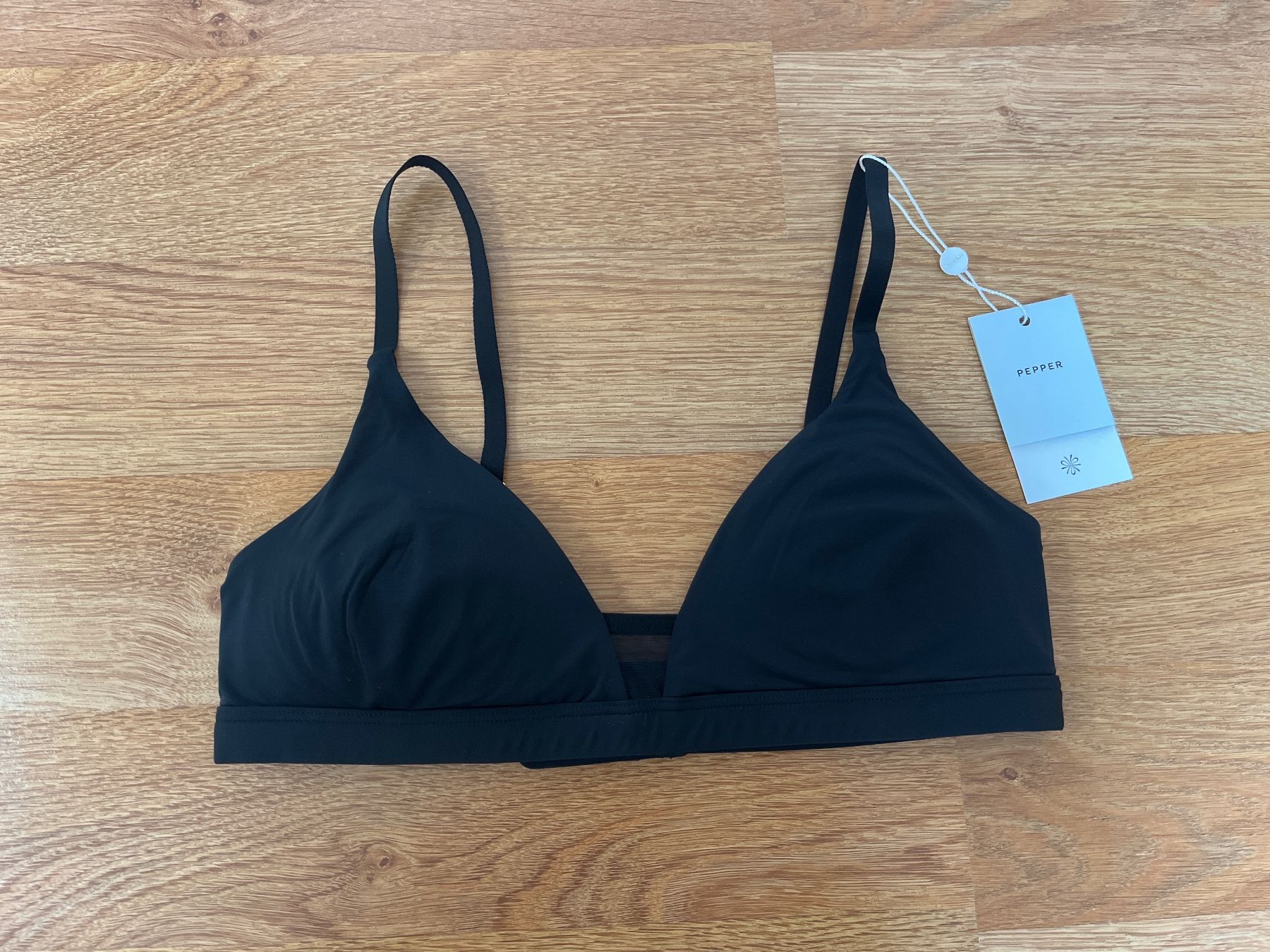 Altra biancheria intima: Neuf Pepper Limitless wirefree scoop bra - taille M – Nuovo e nell'imballaggio originale da Genève venduto da fyshbird