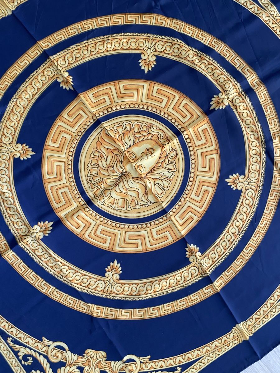 Versace Foulard & Sciarpe: Foulard Versace – Usato da Montreux venduto da Perledor 2