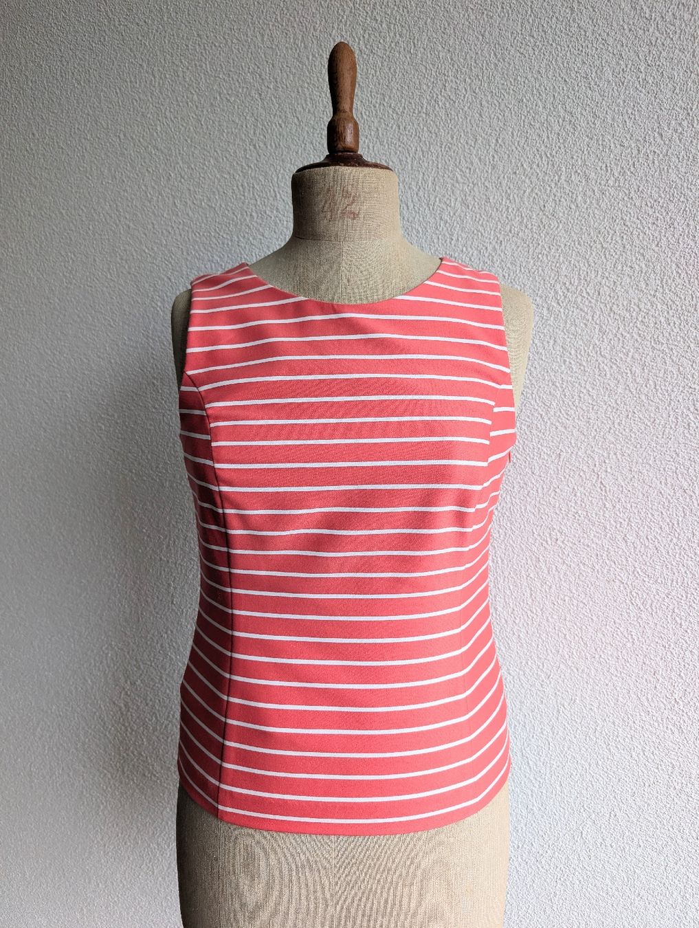 Top: Coral & White Stripe Sleeveless Top - Size S  – Usato da Lachen SZ venduto da joa_rf9n