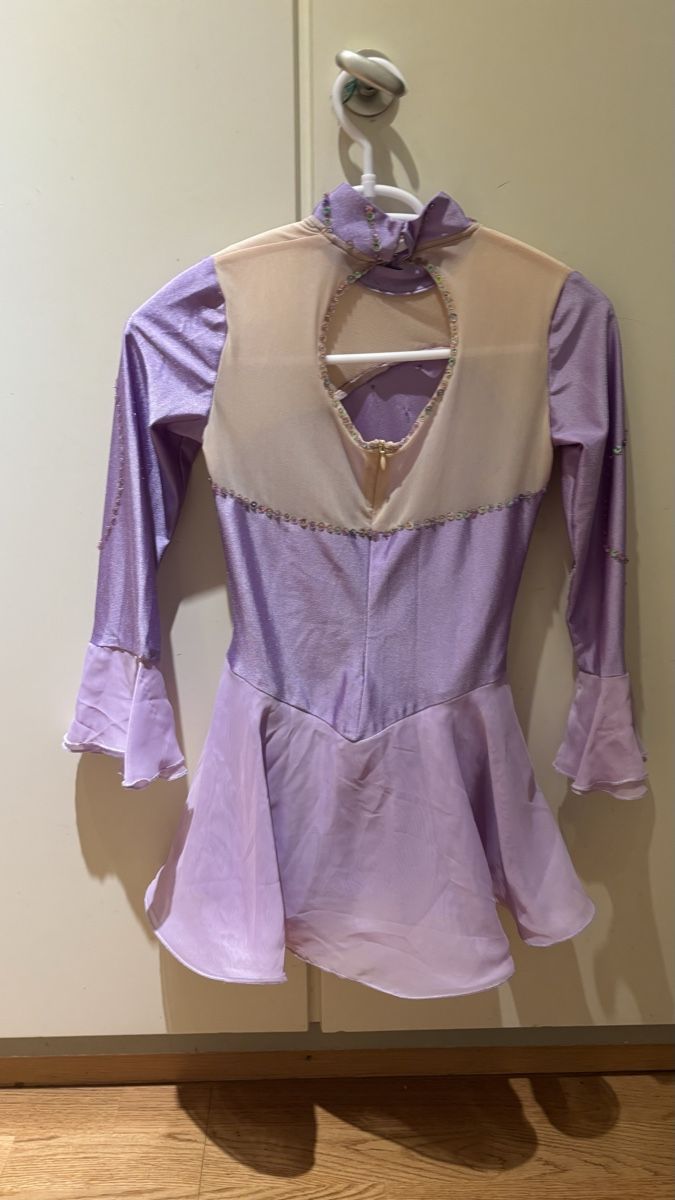 Vestiti & Gonne: Eiskunstlauf Kürkleid Gr. 152 – Usato da Wetzikon ZH venduto da pinkilady44 1