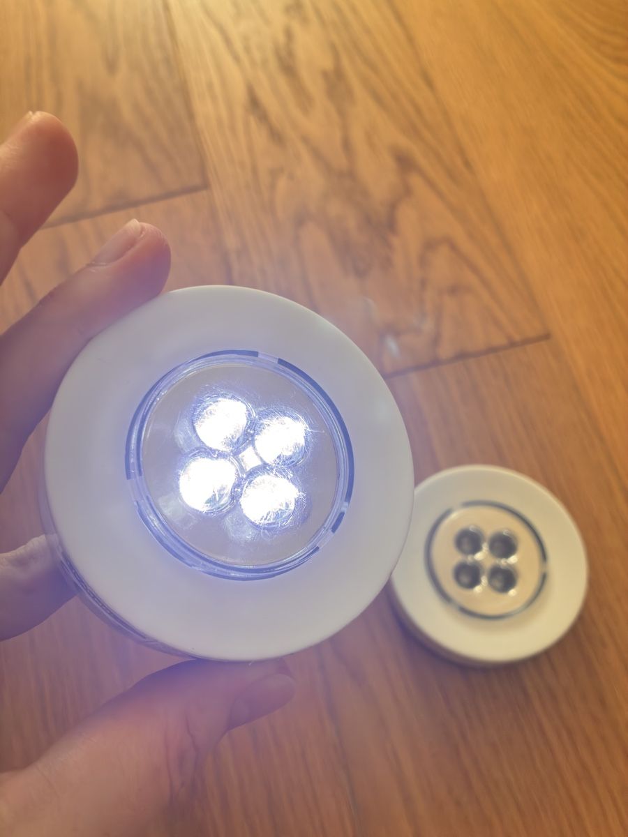 Lampadari & plafoniere: LED Puck Lights 2pcs White – Nuovo e nell'imballaggio originale da Untersiggenthal venduto da mic_ksv9 2