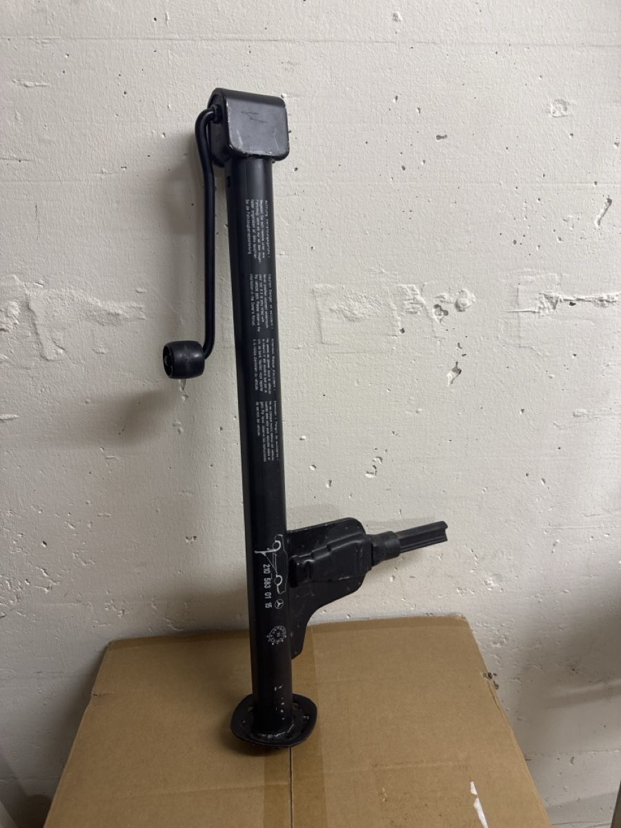 Alle Autoersatzteile: Mercedes Jack 210 583 01 15 Used Condition – Gebraucht aus Riehen von Top-Quality