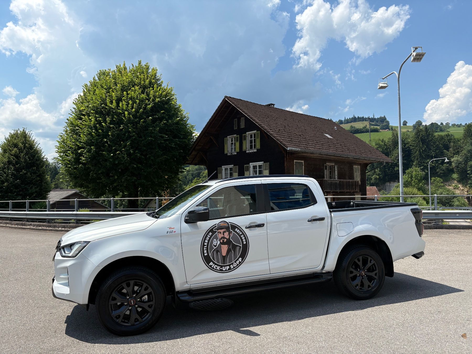 Isuzu Veicoli commerciali: ISUZU D-MAX 1.9 CrewCab N60FF 4x4 AT – Nuovo (secondo la descrizione) da Hasle LU venduto da Mroeoesli0 5