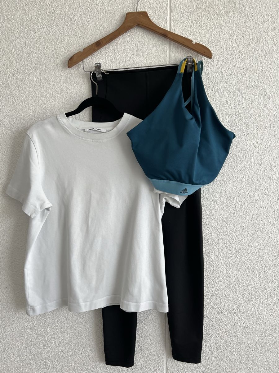 Nike Lotti di vestiti: Nike, Adidas – Nuovo (secondo la descrizione) da Zürich venduto da ReStyle.