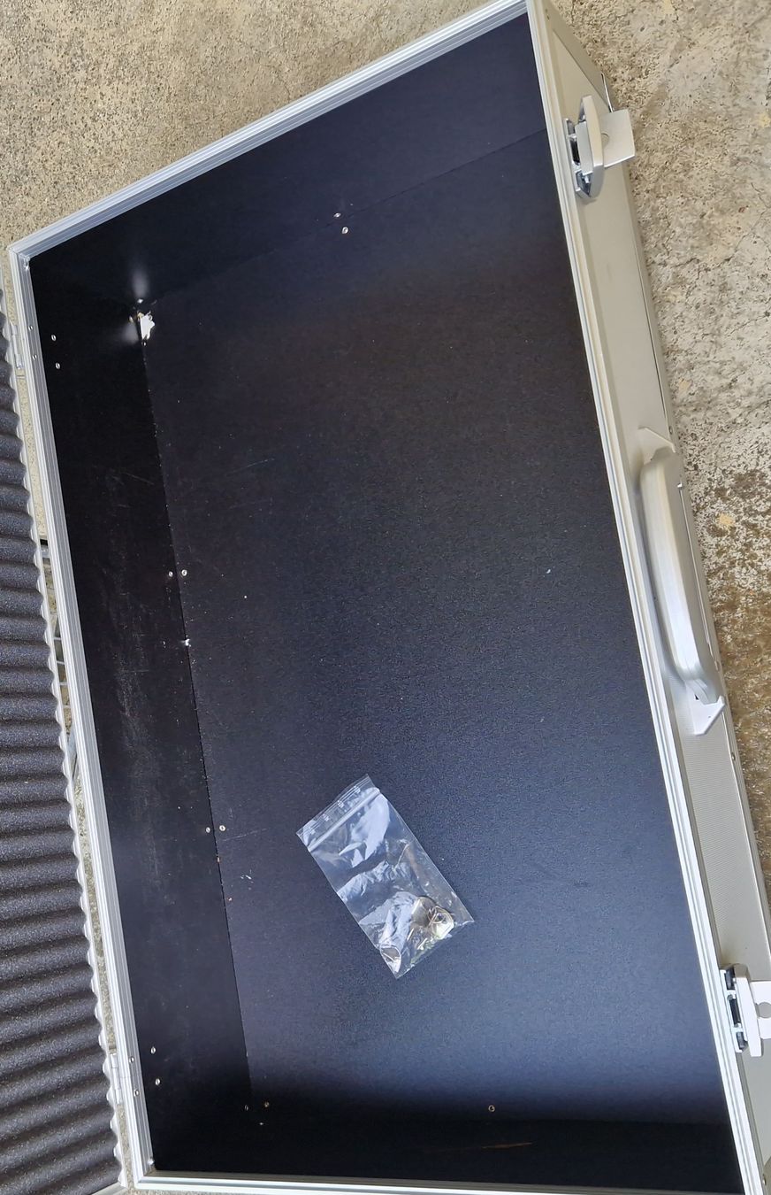 Topcase: Flight Case Aluminium with Foam for Equipment – Gebraucht aus Rüschlikon von -J05u3-