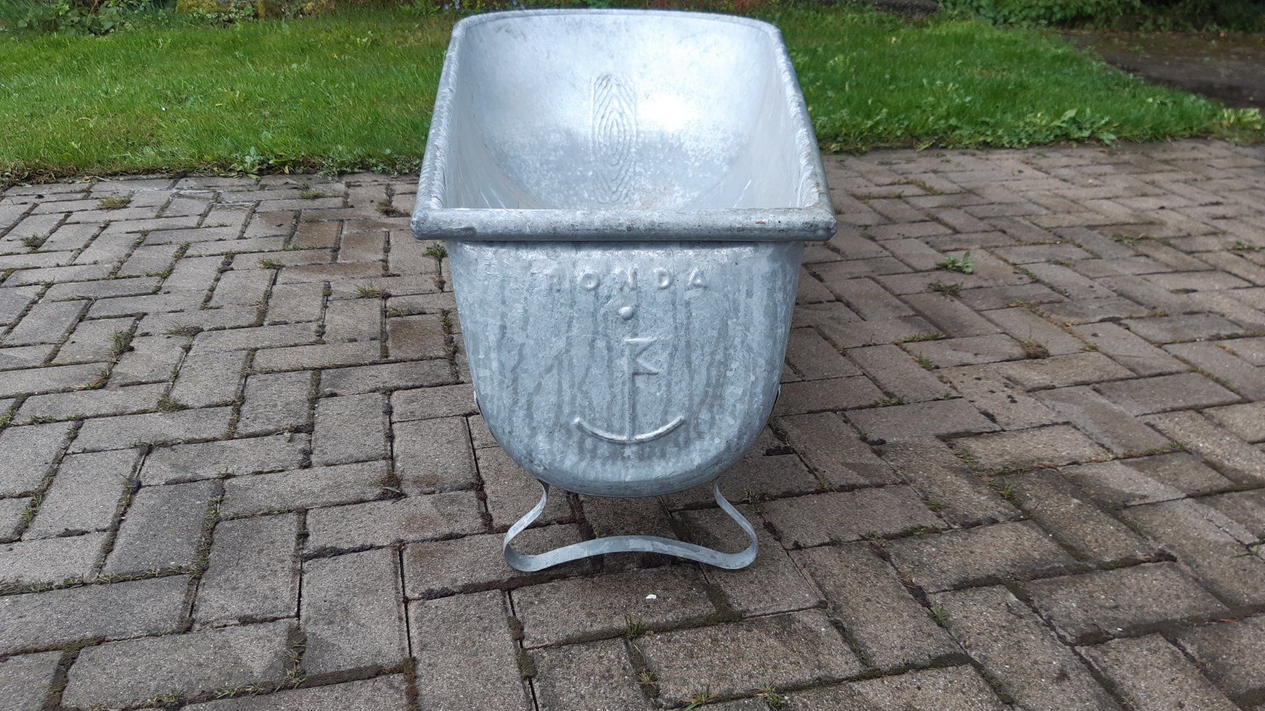 Badewannen: Badewanne Metall – Gebraucht aus Walzenhausen von  4