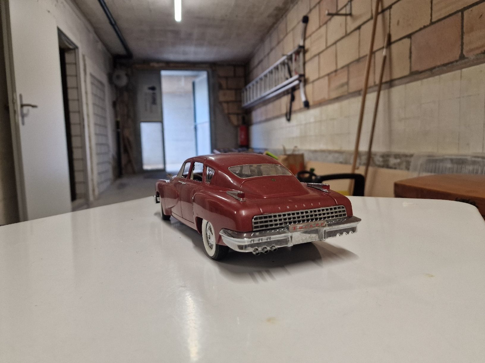 Kyosho Voitures modèles: Tucker  Torpedo 1948  – Défectueux à Alberswil par R21Turbo 1