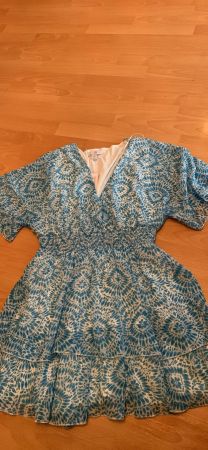 Jolie robe neuve Amisu t. 40