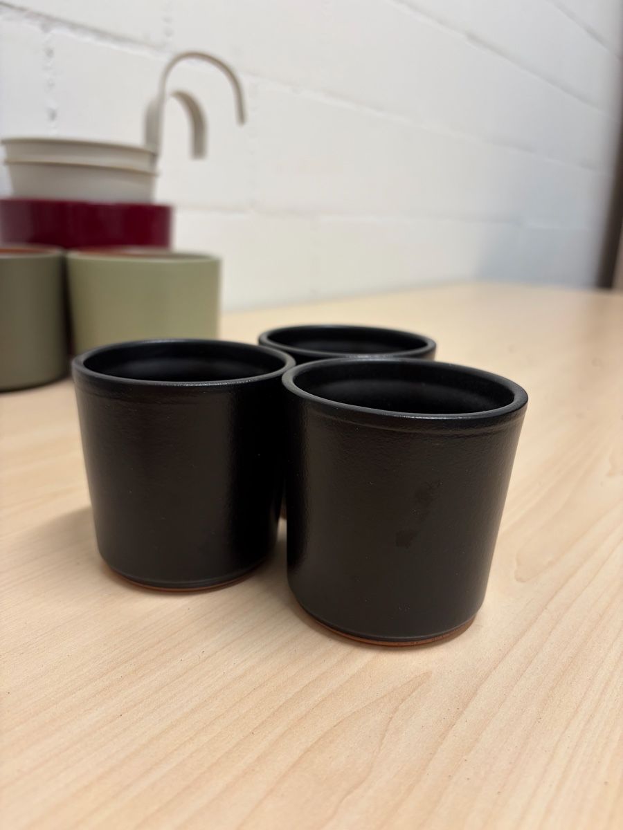 Pots de fleurs: Blumenübertöpfe von Feey – D'occasion à Bottighofen par Tam_Hei 1