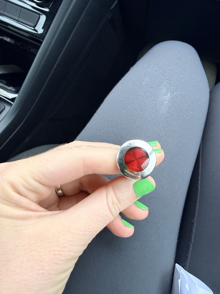 Bagues: Roter Statement Ring, neuwertig, Grösse 17 mm – D'occasion à Dotzigen par White_Warrior