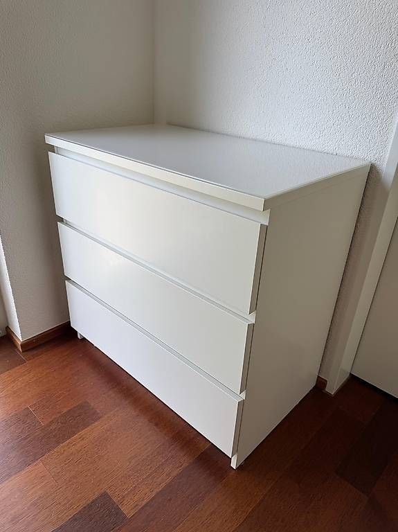 Ikea Cassettiere: Ikea Malm 3 Schubladen inkl Glasplatte – Usato da Unterengstringen venduto da spazzolo