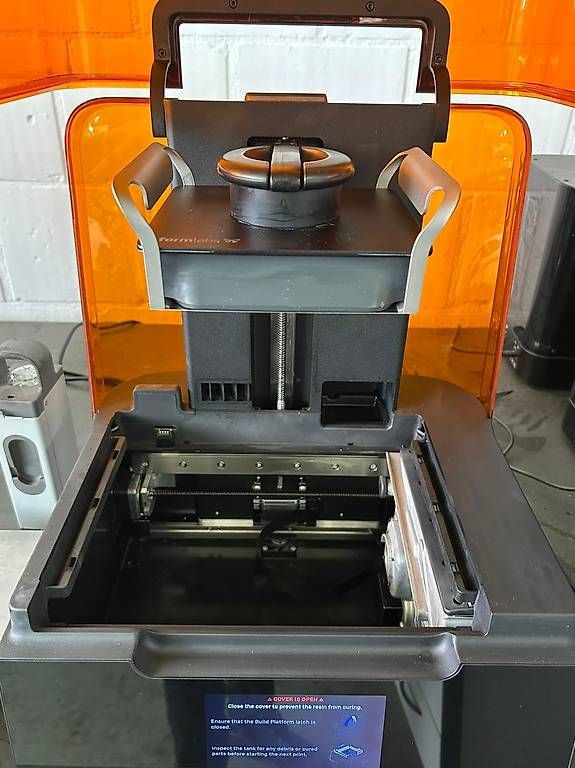 Stampanti 3D: Form 3+ SLA 3d printer inkl. Zubehör – Usato da Rheineck venduto da Felbus 2