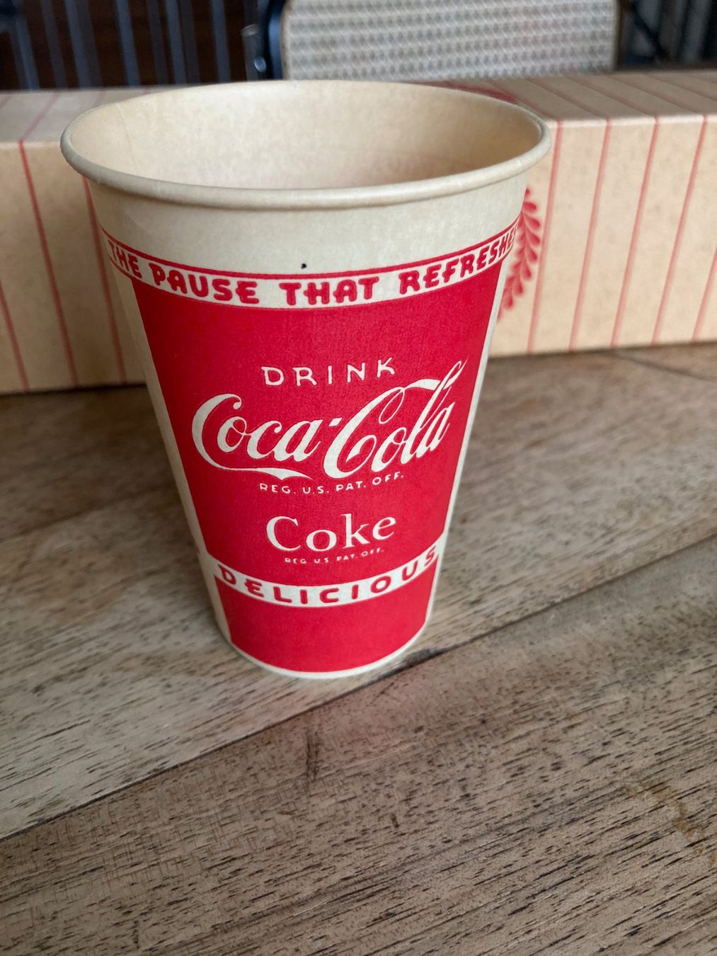 Coca-Cola Gläser: Original U.S.A.Coca Cola-Kartonbecher, vintage, ca. 90 Stück – Gebraucht aus Zürich von sperret