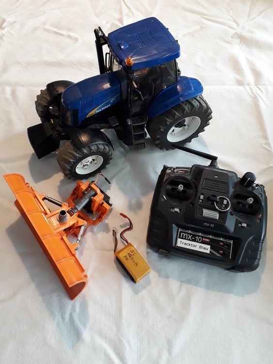  Foto zu Ferngesteuerter Bruder Traktor mit Pflug (Gebraucht) in für CHF 90 
