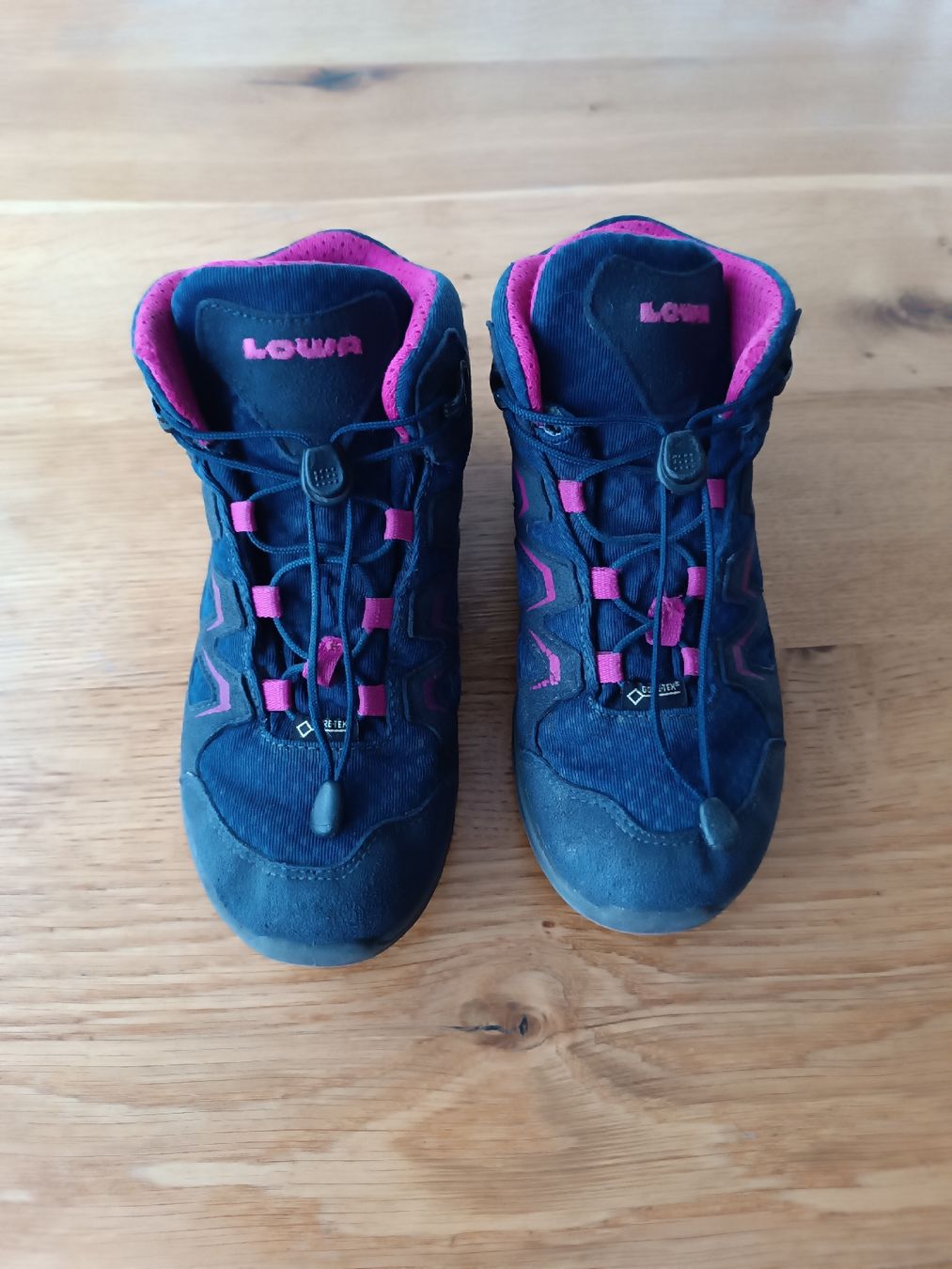 Lowa Scarpe per ragazze: Lowa Wanderschuhe / Trekkingschuhe in Grösse 33  – Usato da Heiden venduto da Sotema