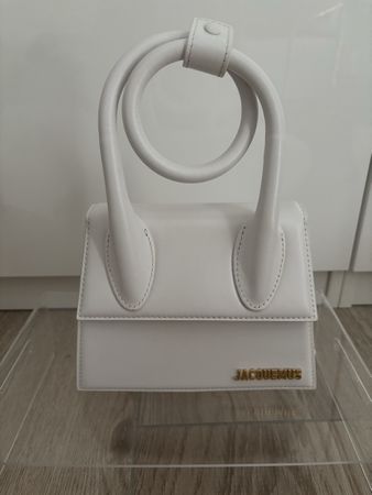 Jaquemus Chiquito mit Knoten in Weiss