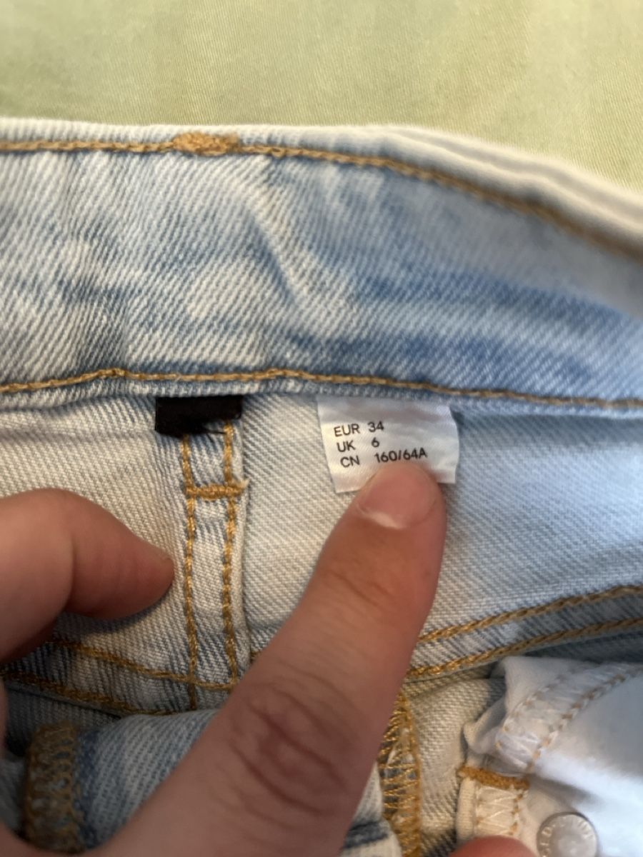 Jeans: Sommer Jeans Shorts mit Fransen, hellblau, Gr. 34 – Usato da Zürich venduto da msxtnt 1