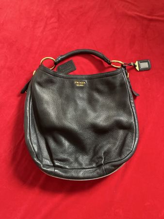 Schicke Prada Ledertasche, schwarz, neuwertig! Top!