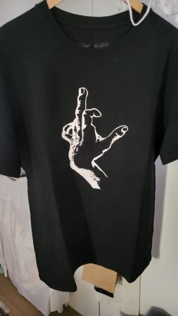 V lone T-shirt