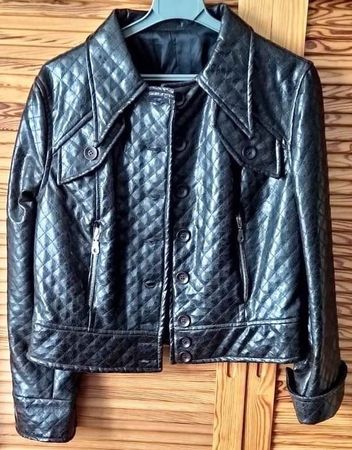 Jacke mit kurzem Rock, Kunstleder Optik in - Grösse 42 -