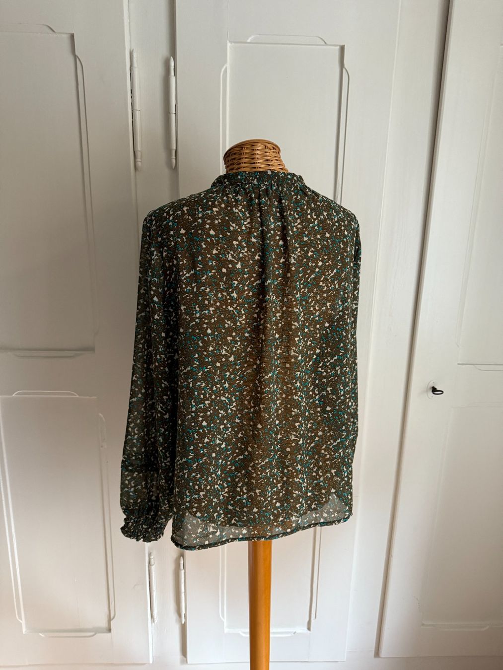 Tom Tailor Chemisiers: TOM TAILOR - Chiffonbluse olivgrün gemustert 42 – D'occasion à Zürich par Diazaio 2
