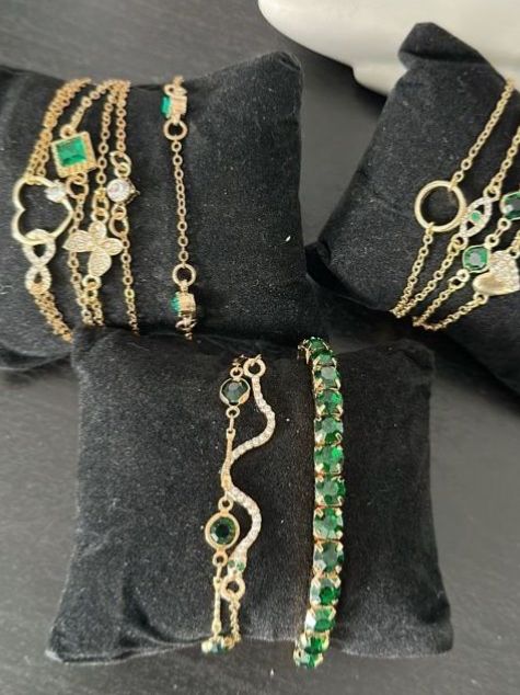 Armbänder & -reifen: 12 Elegante Armbänder Set Neuwertig! – Neu (gemäss Beschreibung) aus Dietikon von vithya88