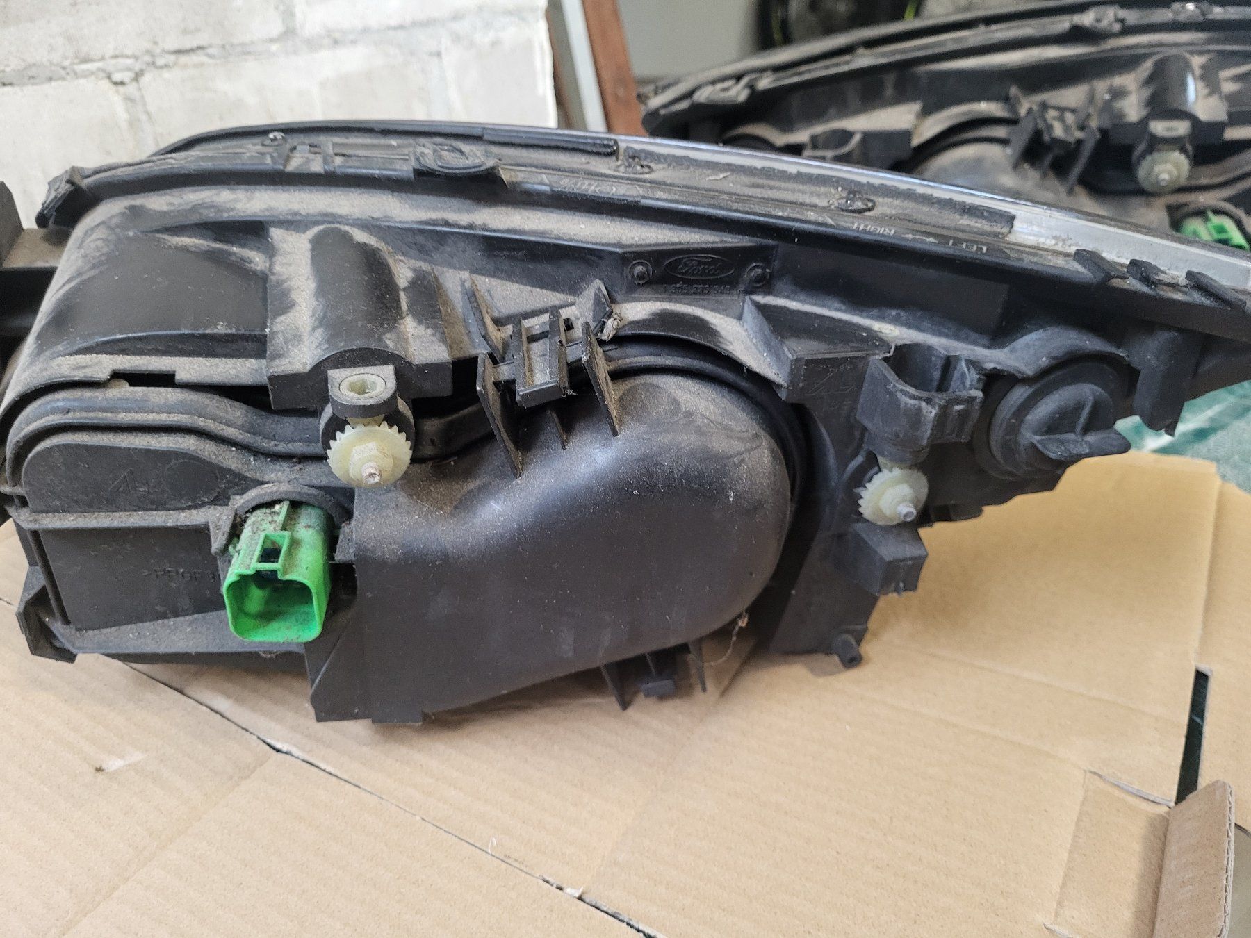 Fari: Ford Mondeo MK3 Scheinwerfer – Usato da Niederteufen venduto da BallyPinball 2