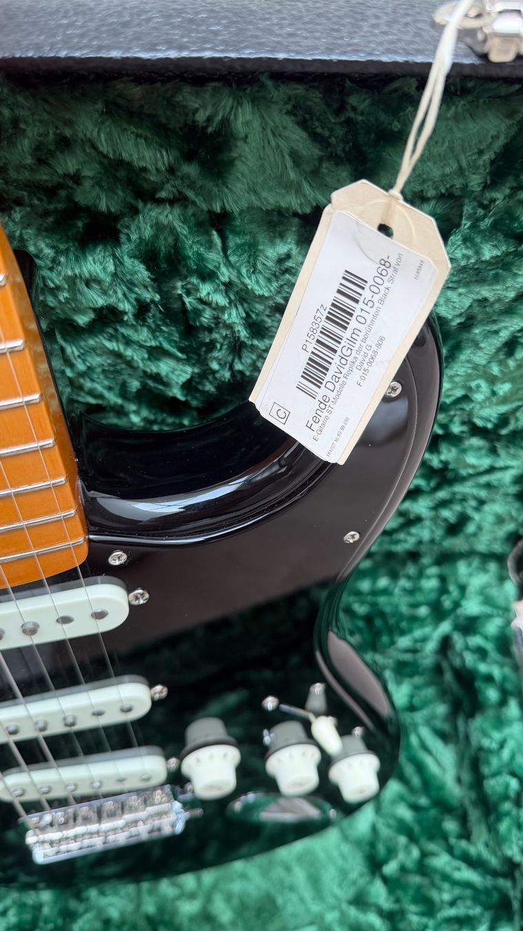 Fender Strumenti musicali: Fender Custom Shop David Gilmour Stratocaster NOS 2018 – Usato da Zürich venduto da raymusic 9