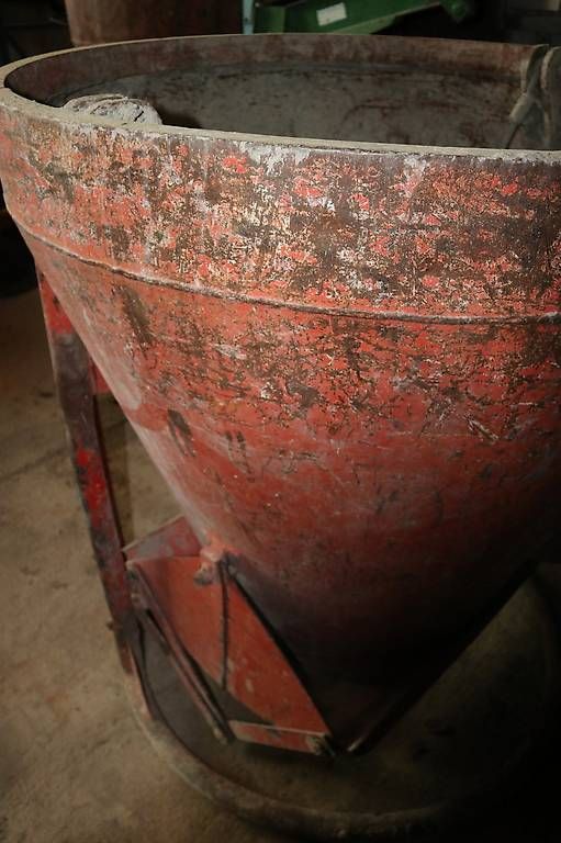 Contenitori edile: Betonkübel, ca. 500 Liter – Usato da Unteriberg venduto da Konstibau 1