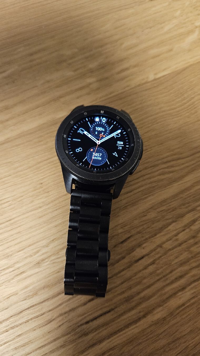 Samsung Smartwatch: Samsung Galaxy Watch 42mm Bluetooth  – D'occasion à Frenkendorf par Julesrules84