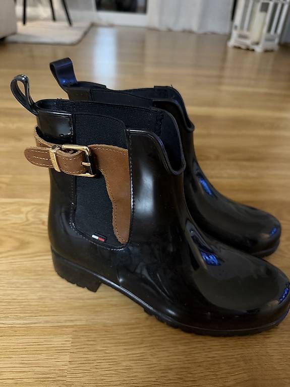 Scarpe da donna: Stiefel Thommy Hilfiger – Usato da Wil SG venduto da mar_w7v7