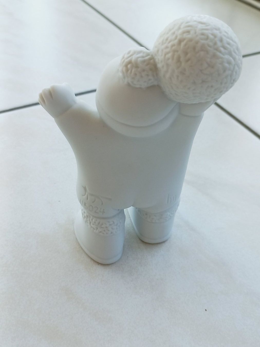 Statuette: Volkstedter Porzellan Kind – Nuovo e nell'imballaggio originale da Winistorf venduto da acreativ 1