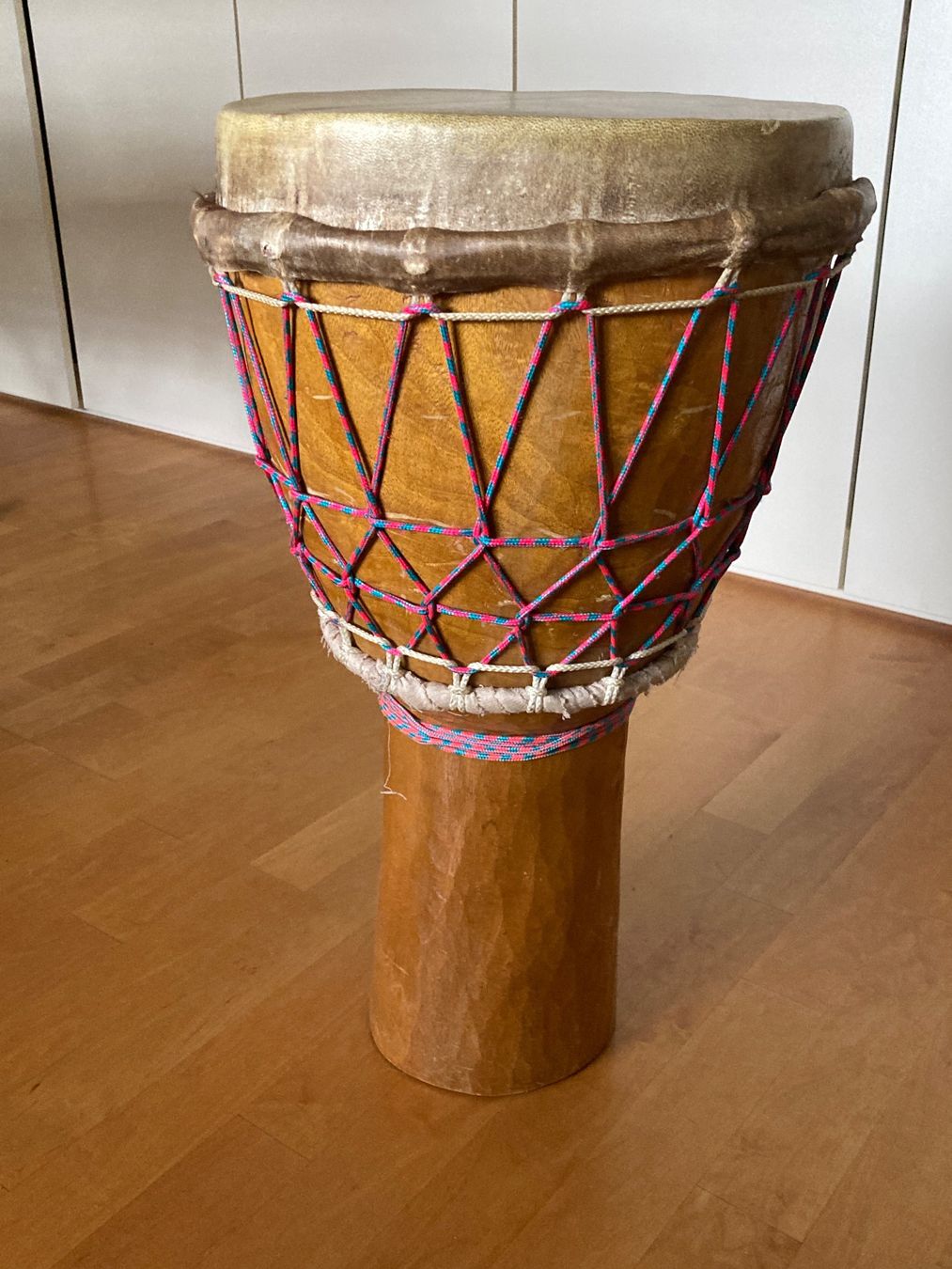 Strumenti musicali: Handgeschnitzte Djembe aus Guinea – Usato da Ettingen venduto da Merlin54 1