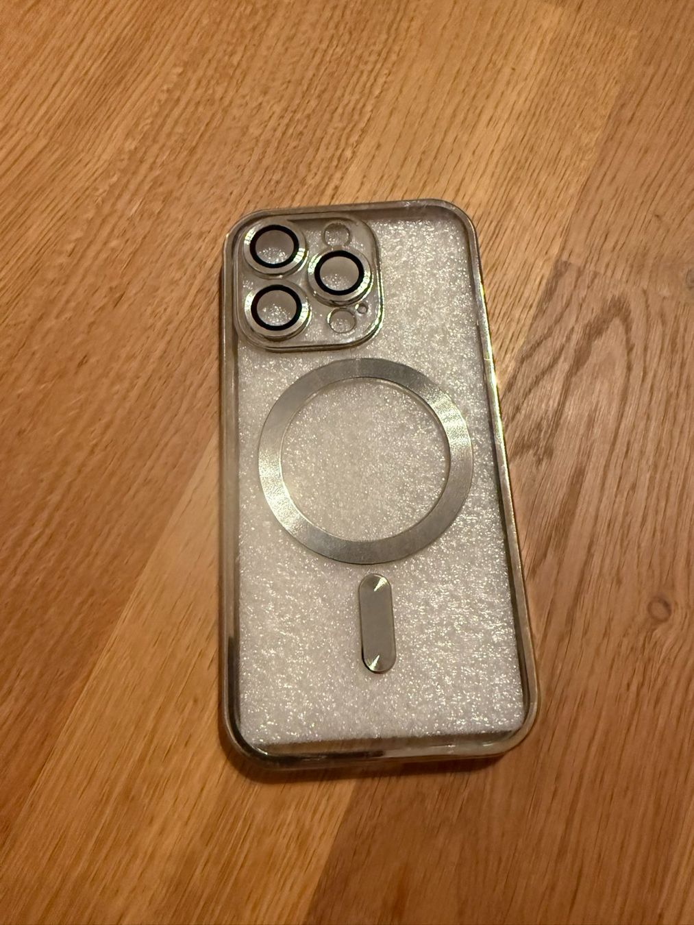Cover & Protezioni schermo: iPhone 16 Pro Handyhülle silber mit Kamerschutz – Usato da Wettingen venduto da myworldsking
