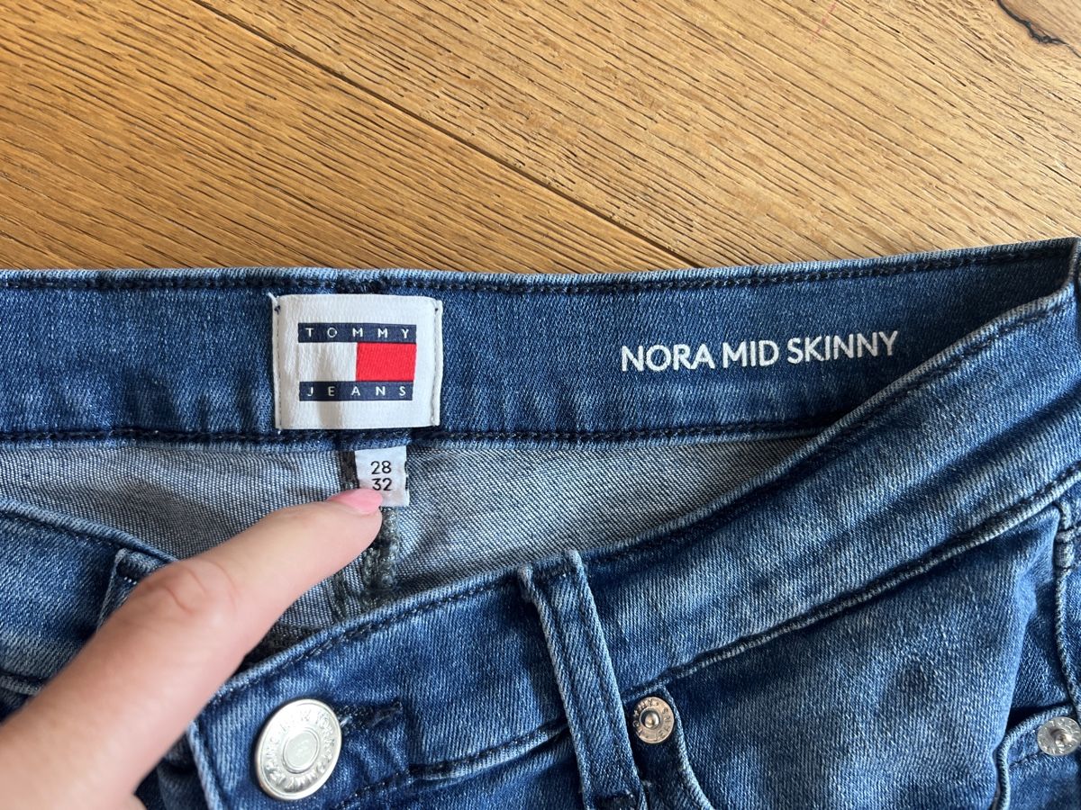 Tommy Hilfiger Hosen: Tommy Hilfiger 28/32 – Gebraucht aus Stans von Jaeseli 1