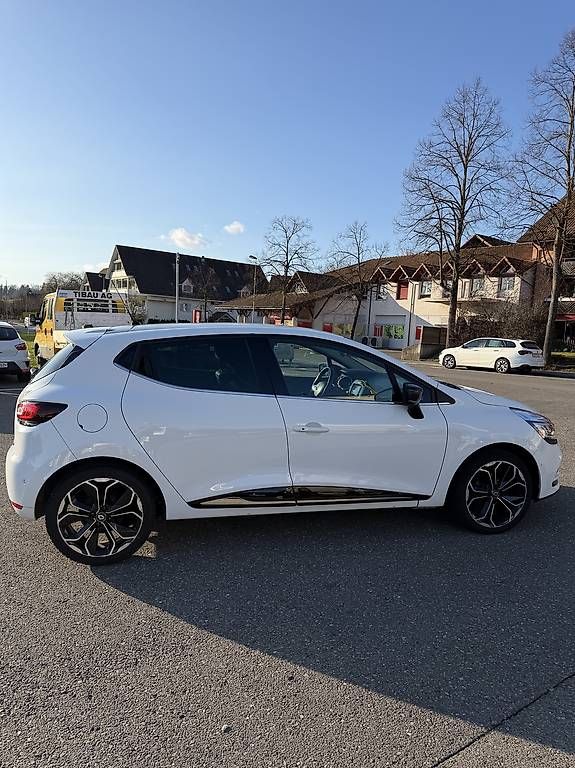 Automobili: Renault Clio 1.2 16V T 90th Anniversary – Usato da Zürich venduto da par_5jn6 3