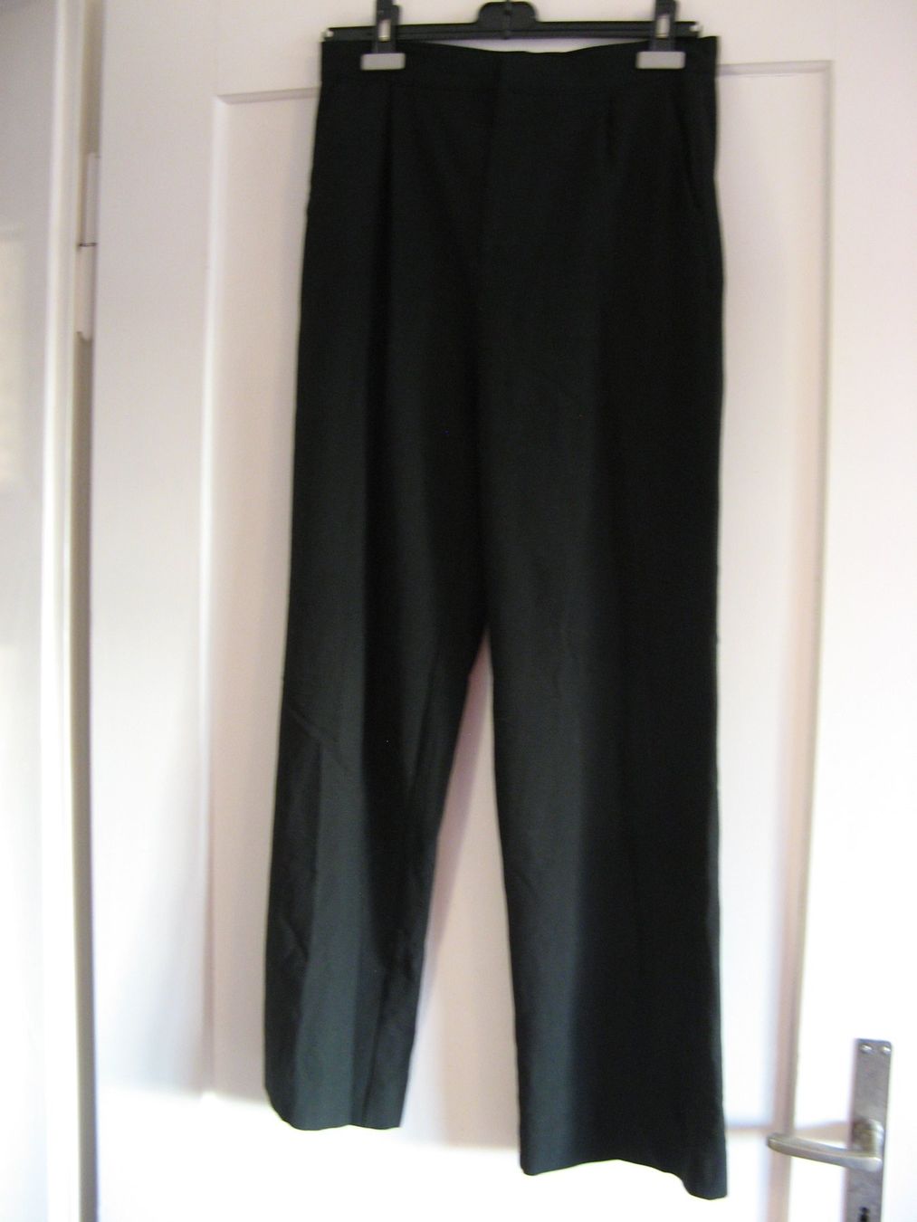 Pull&Bear Pantaloni: Hose schwarz Pull & Bear Gr. M – Usato da Zürich venduto da apil