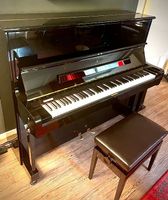 Klavier Steinway & Sons V-125