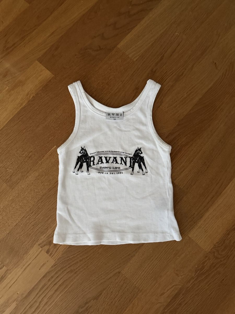 Top: Ravani Tank Top White Size S – Nuovo (secondo la descrizione) da Ruswil venduto da ahaha.ok