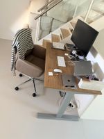 Schreibtisch höhenverstellbar Holzoptik neuwertig/gebraucht